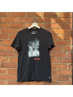 vintage pearl jam volcom limited edition t shirt 2009 S